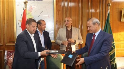 محافظ القليوبية يشهد مراسِم توقيع بروتوكول تعاون لإقامة معرض دار المعارف