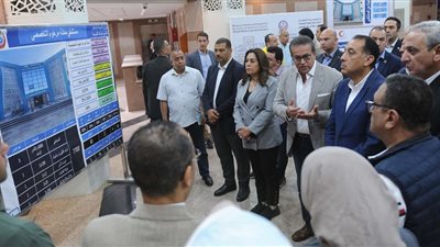 رئيس الوزراء أثناء تفقد مستشفى محلة مرحوم: خدمات المواطنين أولوية قصوى 