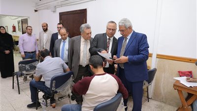 نائب رئيس جامعة الأزهر يتفقد امتحانات الدراسات العليا بكليات الطب