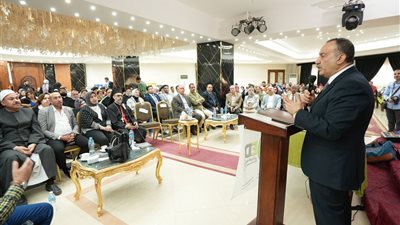 محافظ أسيوط يشهد احتفالية تسليم الدعم العيني لمستفيدي 