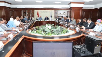 محافظ بني سويف يشهد لقاء وزير الرياضة مع أعضاء مجلسي النواب والشيوخ 