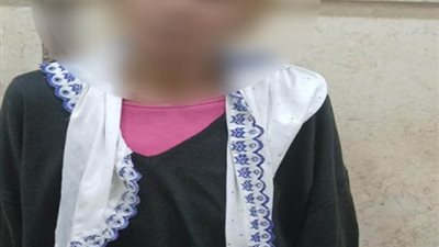 بائعة تجبر سائح على شراء بضاعتها.. المشهد ينتهي في قسم الشرطة