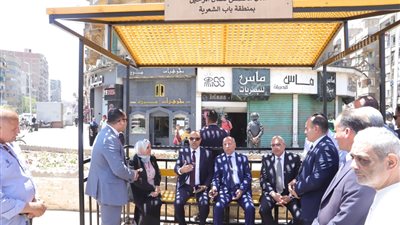 وزير العمل ومحافظ القاهرة يتفقدان أماكن انتظار عمال التراحيل في باب الشعرية