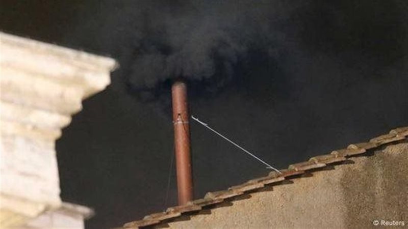 تصاعد أدخنة اللهب