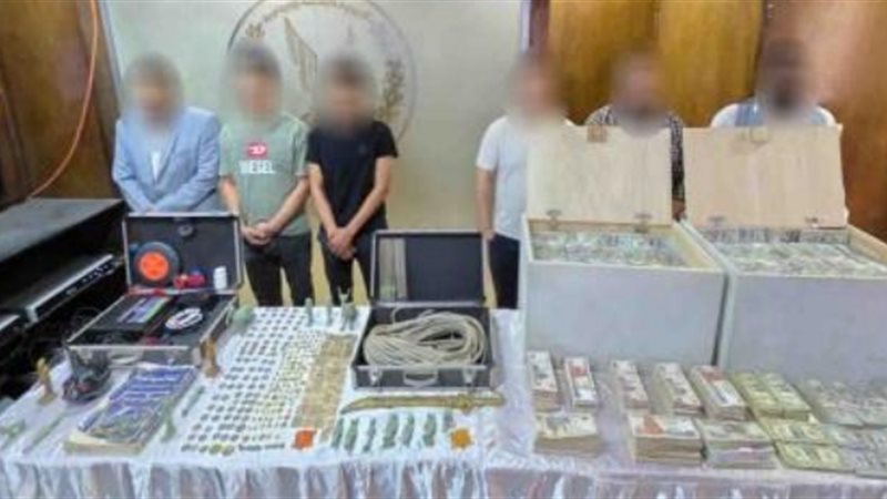 عصابة الآثار المزيفة