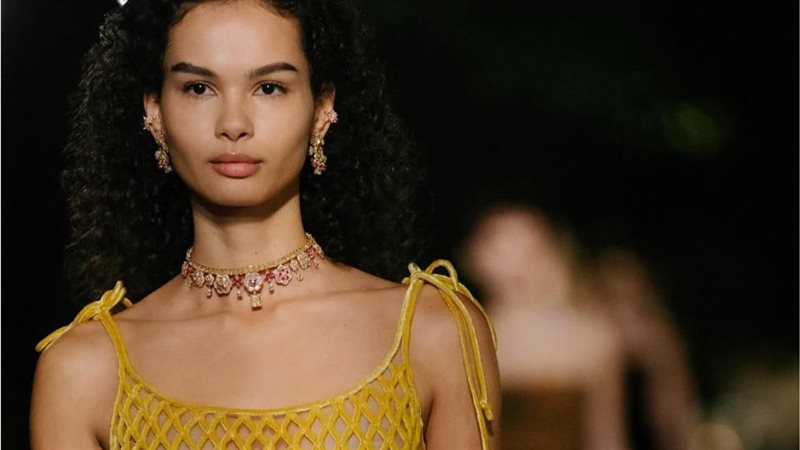 عرض مجوهرات ديور