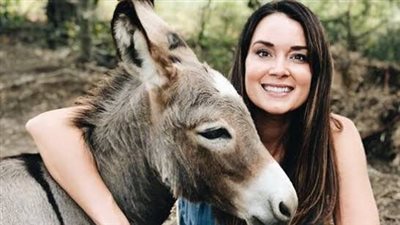 في يومه العالمي.. تعرف على فوائد «حليب الحمار» للعناية بالبشرة