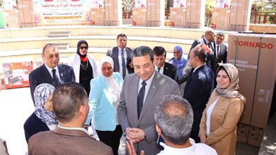 توزيع أجهزة كهربية على العرائس في احتفالات العيد القومي لمحافظة دمياط |صور