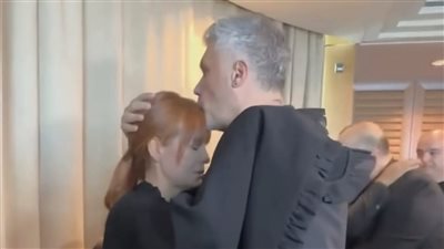 كارول سماحة  تستقبل العزاء فى المنتج الراحل وليد مصطفي في لبنان 