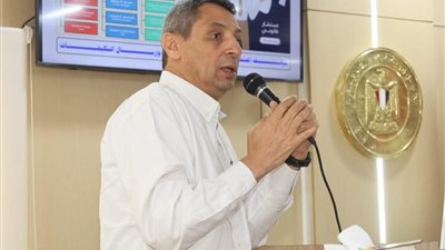 محافظ السويس: الوظيفة ليست مجرد تواجد شكلي بل مسئولية  وتنفيذًا دقيقًا للمهام