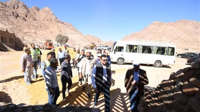 وزير الاسكان يزور «الفندق الجبلى»  فى دير سانت كاترين 