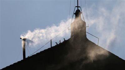الدخان الأبيض يتصاعد.. الكرادلة يختارون خليفة البابا فرانسيس