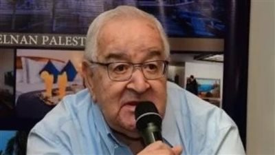 المخرج محمد عبد العزيز يروي تفاصيل علاقته بمحمود عبد العزيز ويعلّق على الخلاف 