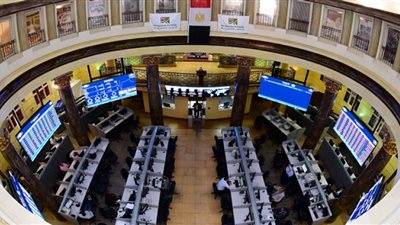 تباين أداء مؤشرات البورصة بمنتصف تعاملات جلسة اليوم الأحد مع تراجع بعض الأسهم