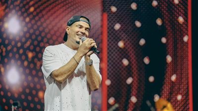 الهضبة عمرو دياب يتألق في حفل أسطوري بمنطقة الأرينا بالكويت .. (صور) 