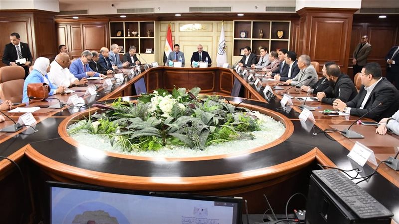 أشرف صبحي مع نواب