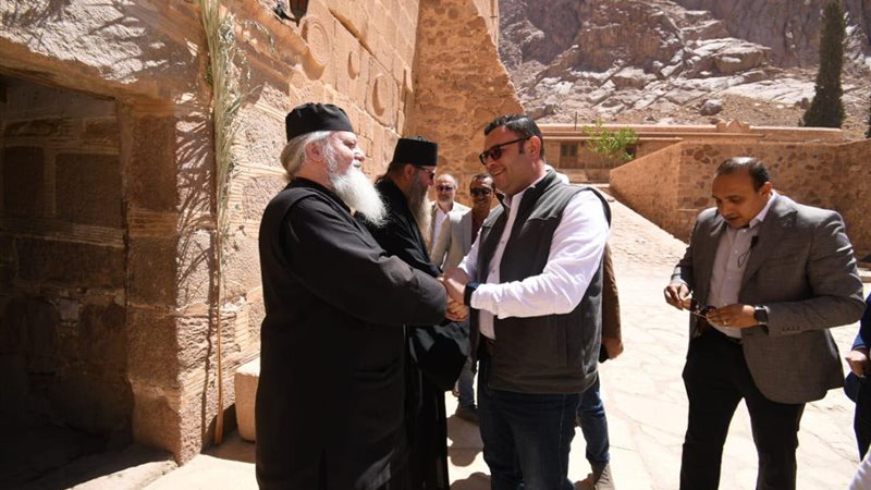 وزير الإسكان في دير