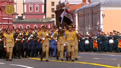 فرقة من الشرطة العسكرية المصرية تزيّن ساحة احتفال روسيا بعيد النصر