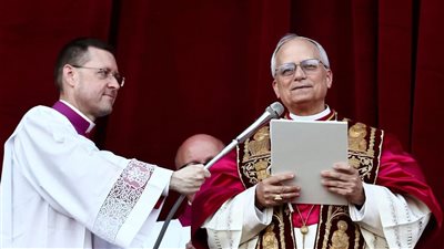 مرتديا اللون الأبيض.. ماذا قال «ليو الرابع عشر» للكرادلة في عظته الأولى؟