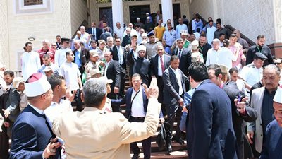 وزير الأوقاف ومحافظ الشرقية يشهدان صلاة الجمعة بمسجد الإمام عبد الحليم محمود