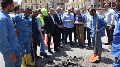 محافظ بنى سويف يتفقد أعمال إصلاح تسريب بشبكة المياه بميدان المديرية