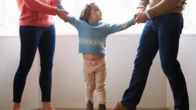 بعد واقعة خطف أب لطفل من والدته لرؤيته.. قصص معاناة آباء مع الرؤية