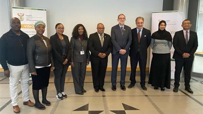 رئيس “سلامة الغذاء” يلتقي مسؤولي وزارتي الصحة والزراعة في جنوب أفريقيا