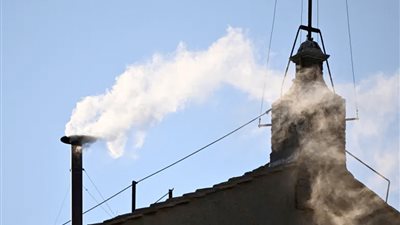 دخان أبيض.. رمز الاتفاق بين الكرادلة الكاثوليك على كرسي القديس بطرس