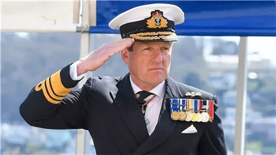 بسبب «علاقة نسائية».. قائد البحرية البريطانية يُعلن استقالته