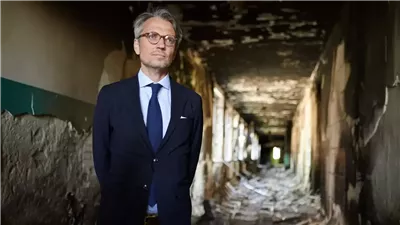 بسبب «تطبيق مواعدة».. صور «حساسة» تتسبب في استقالة مستشار الأمن القومي السويدي