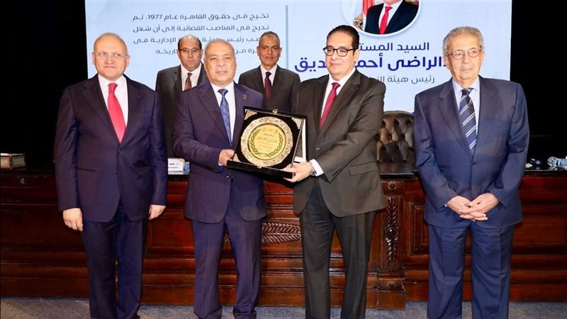 تكريم رئيس النيابة