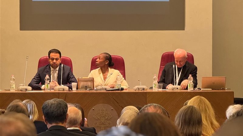 حكماء المسلمين يشارك