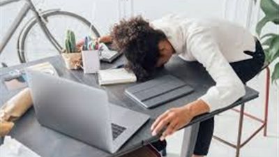 أسلوب حياة خامل يوازي خطر التدخين.. تحذير طبي جديد من هذه العادة اليومية