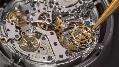 ما لا تعرفه عن الساعة الأكثر تعقيدًا فى العالم.. تحكم فلكي وزخرفة ملكية