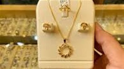 سيدة تتهم شخصاً بالاستيلاء على ربع كيلو مجوهرات منها بمدينة أكتوبر 