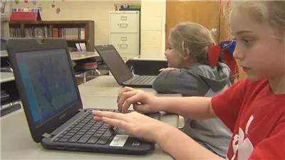 تحدي Chromebook على تيك توك يثير الذعر في المدارس.. حرائق واتهامات جنائية