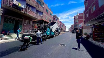 محافظ الإسماعيلية يتابع استكمال الخطة الاستثمارية لرصف الطرق وربط القرى ببعضها