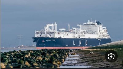 مصر تعزز أمن الطاقة بتوقيع عقد استئجار محطة عائمة ثالثة للغاز الطبيعي