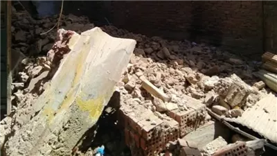انهيار جزئي لمنزل آيل للسقوط بمنطقة التوبة في المحلة الكبرى دون إصابات