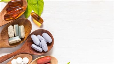 تناولها بحذر.. تعرف على فوائد وأضرار المكملات الغذائية
