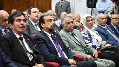 «تاج الدين »: الطبيب هو العمود الفقري للمنظومة الصحية فى مصر 