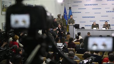 دعم أوكرانيا .. زعماء الغرب يلتزمون عسكريًا ويحذرون روسيا من العقوبات 