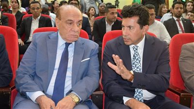 وزير الشباب والرياضة يشهد أولى جلسات منحة ناصر للقيادة الدولية