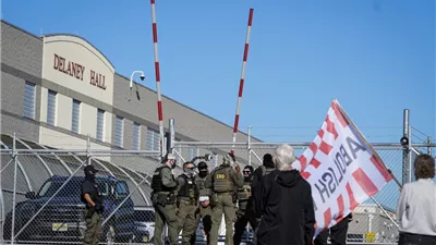 الأمن الداخلي يتوعد باعتقال أعضاء في الكونجرس بتهمة الاعتداء على ضباط الهجرة