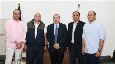 جولة تفقدية لأعمال الامتحانات بكلية طب الفم والأسنان بجامعة جنوب الوادي