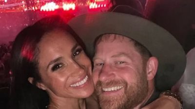 الأمير هاري يتحدي العائلة المالكة بقبعة 