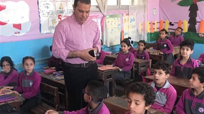 وكيل مديرية التربية والتعليم بالإسماعيلية يتفقد عدد من المدارس قبل نهاية العام
