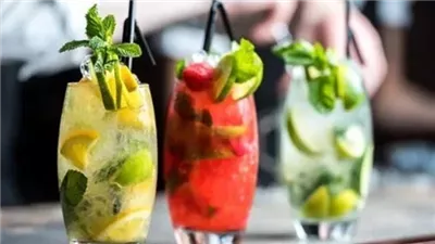 بعد تحذيرات الأرصاد من الموجة الحارة.. هذه المشروبات تُرطب وتُنعش