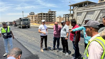 القاهرة الجديدة: تطوير 3800 متر طرق ورفع كفاءة محاور منطقة بيت الوطن
