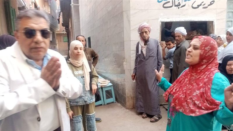 محافظ الدقهلية أثناء